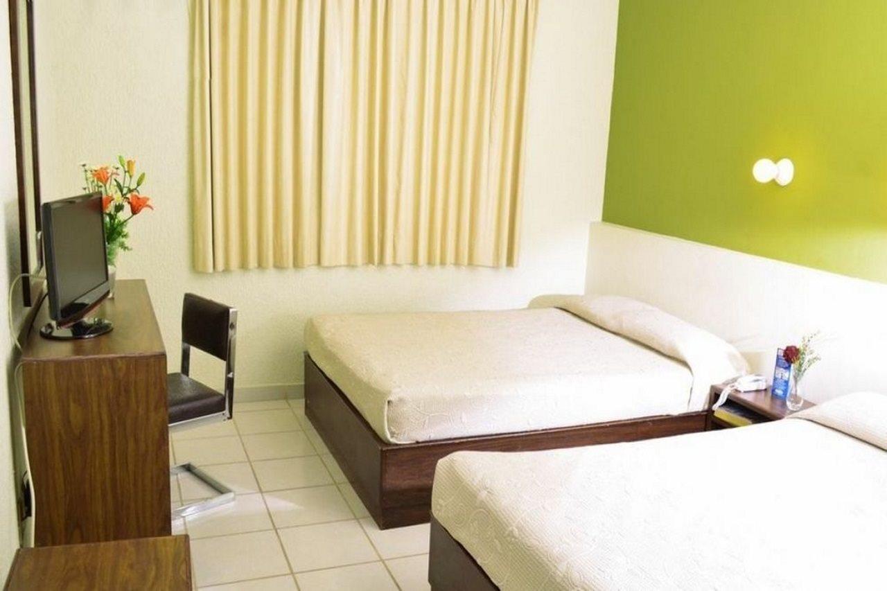 Hotel Terranova León de los Aldamas Extérieur photo