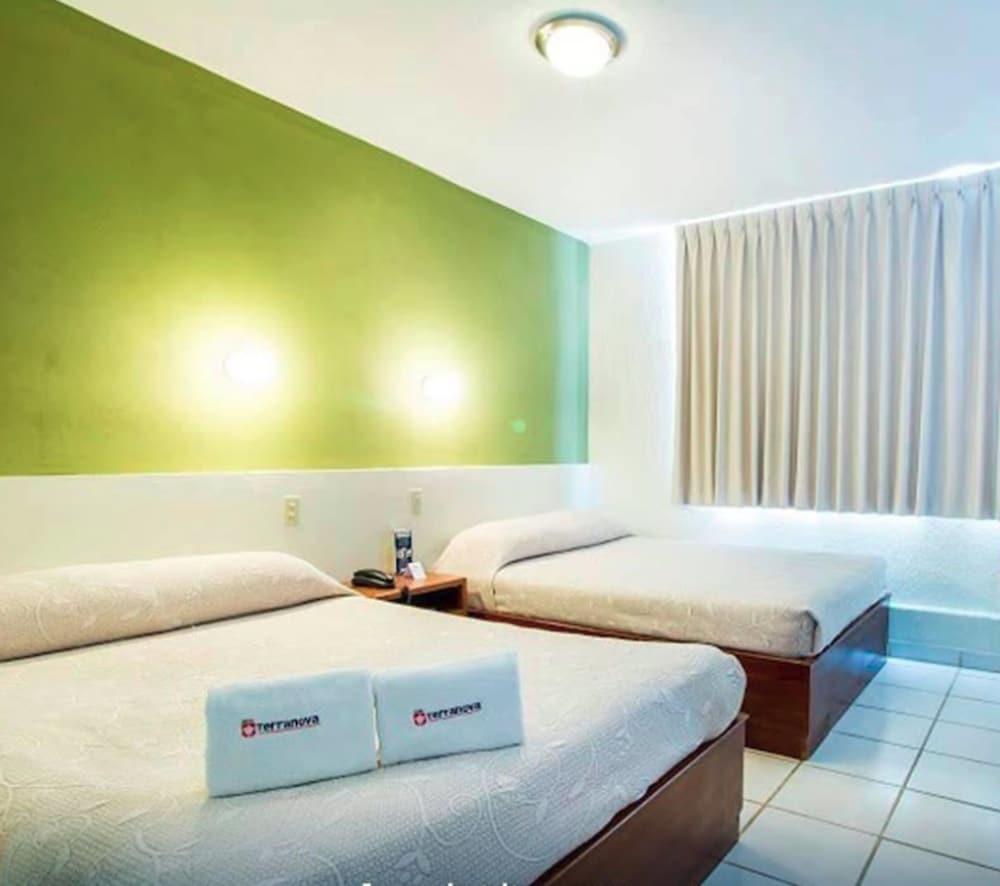 Hotel Terranova León de los Aldamas Extérieur photo